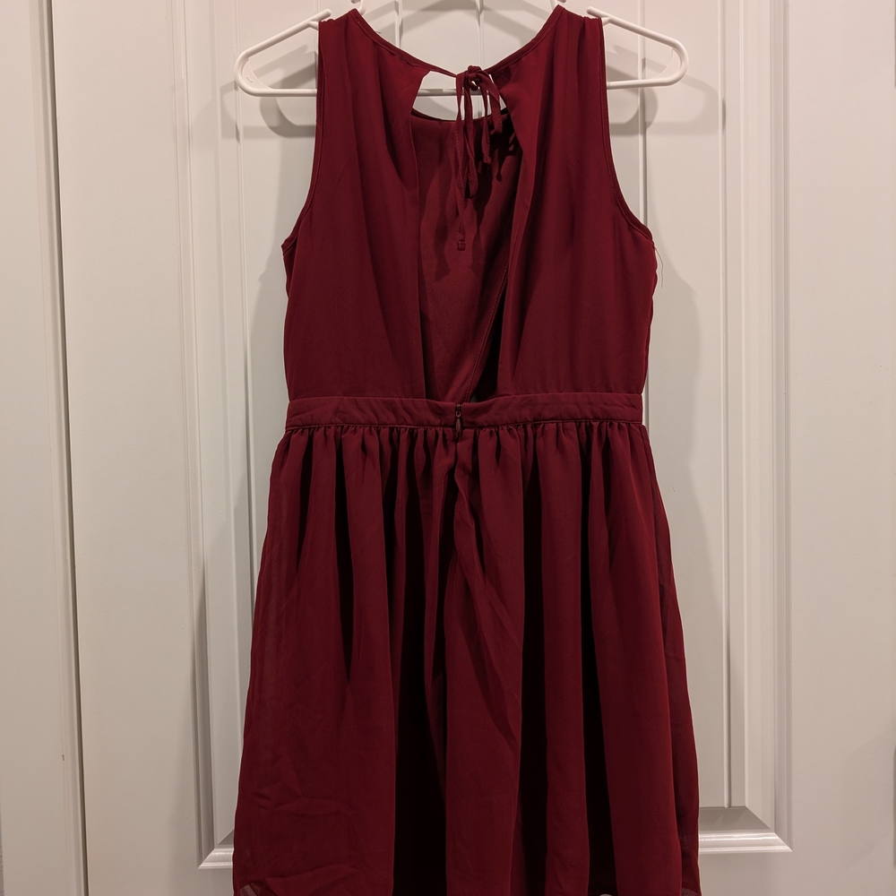 Elegant Burgundy Dress - Picture 5 of 7